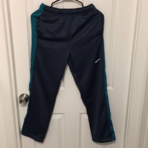 Nike Therma Fit Kids Large Sweatpants.